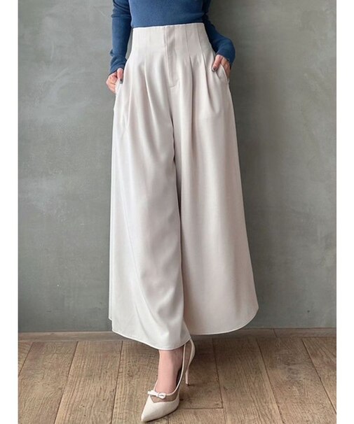 タックデザインフレアパンツ