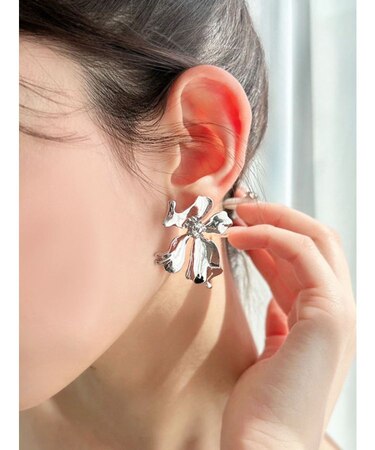 メタリックフラワーピアス