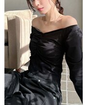 デコルテギャザーカットトップス