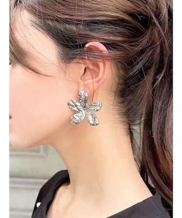 メタルフラワーピアス