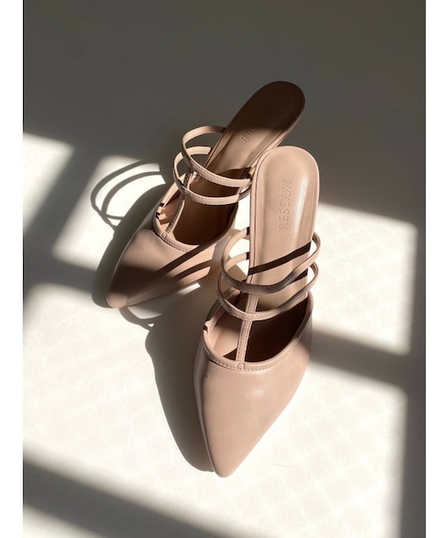 Tストラップポインテッドミュール