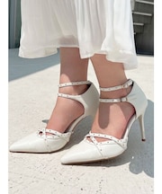 スタッズポイントパンプス