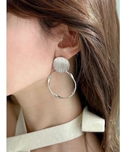 ツイストサークルピアス