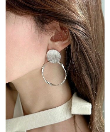 ツイストサークルピアス