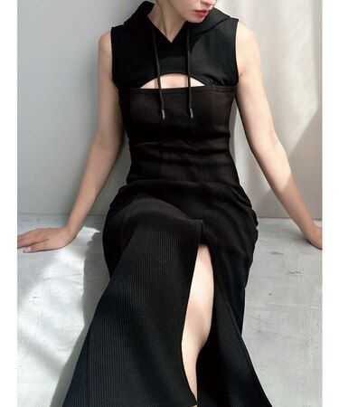 カットアウトフーディワンピース