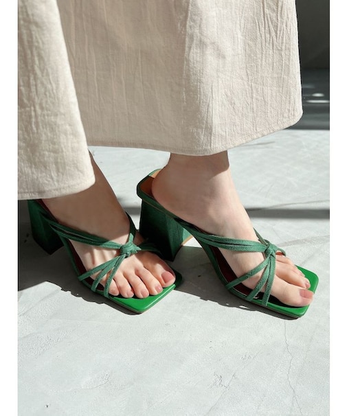 スウェードサンダル