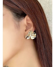 ストーンポイントフラワーピアス