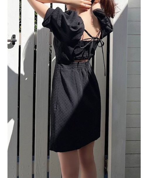 バックデザインミニワンピース