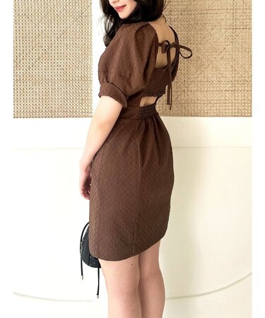 バックデザインミニワンピース