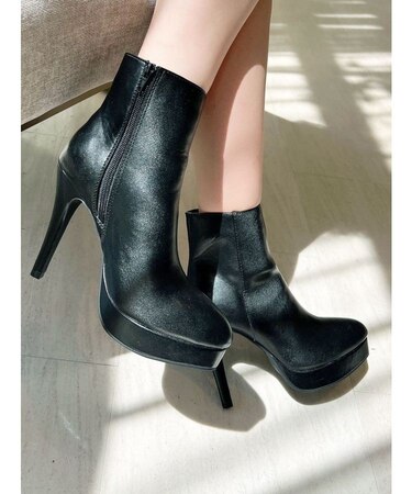 ピンヒールショートブーツ