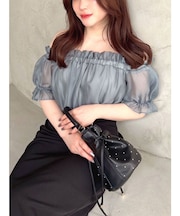 クロップドオフショルトップス