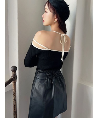 ナローストラップリブトップス