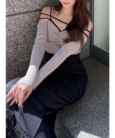 ナローストラップリブトップス