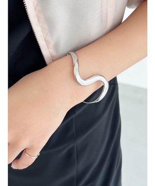 ニュアンスメタルバングル