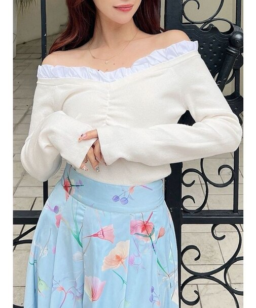 ホイップフリルVネックニット