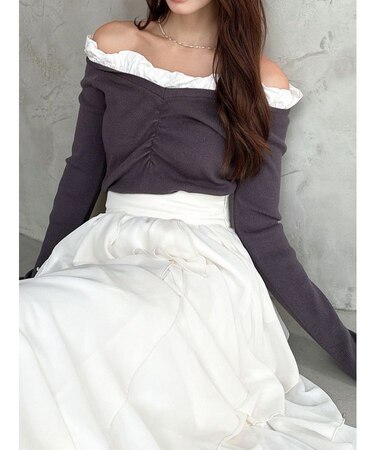 ホイップフリルVネックニット