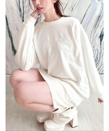 エンブロイダリーロゴスウェットトップス