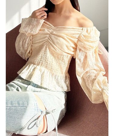 レイヤードオフショルブラウス