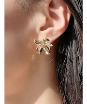 フラワーメタルピアス