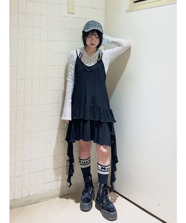 ドレープフリルカットワンピース