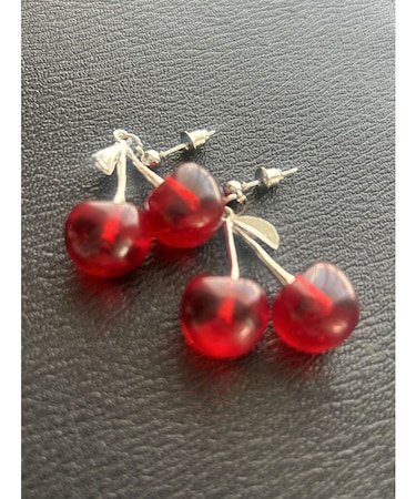 チェリーモチーフピアス