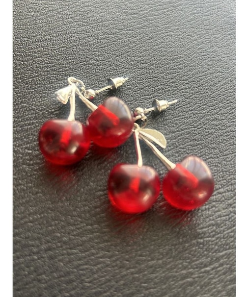 チェリーモチーフピアス