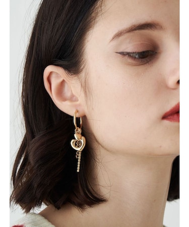 ビジューハートピアス