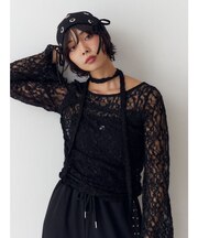 カットアウトレーストップス