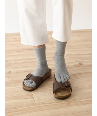 【定番】綿素材の無地五本指ショートソックス