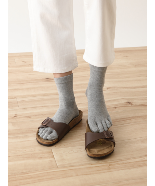 【定番】綿素材の無地五本指ショートソックス