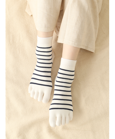 細ボーダー柄五本指ショートソックス