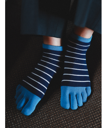 【Tabio MEN】メッシュ素材のボーダー五本指スニーカー丈ソックス