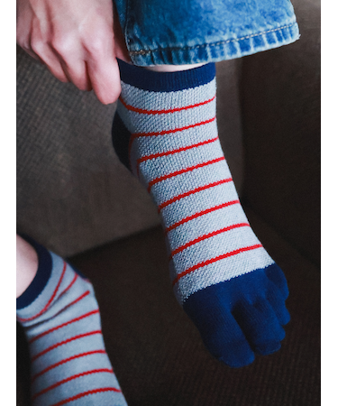 【Tabio MEN】メッシュ素材のボーダー五本指スニーカー丈ソックス