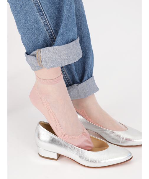 素足風に履けて脱げないショート丈の靴下