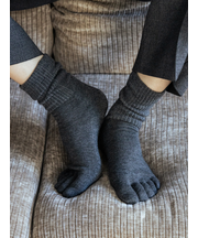 【Tabio MEN】毛混ゴムゆる五本指クルー丈ソックス