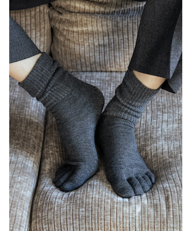 【Tabio MEN】毛混ゴムゆる五本指クルー丈ソックス