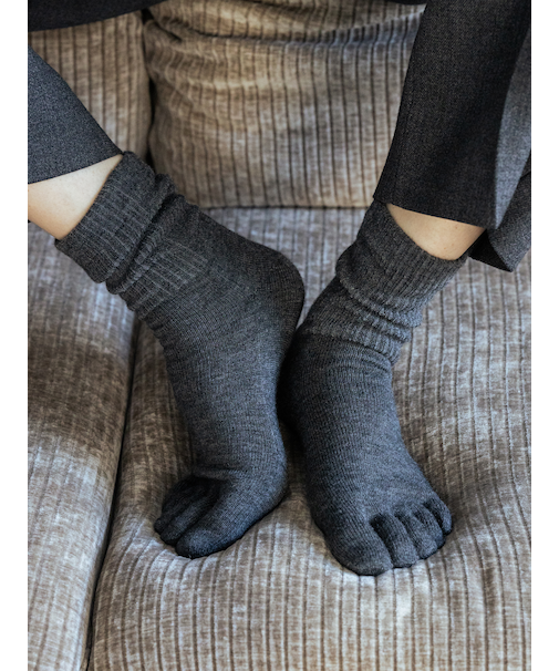 【Tabio MEN】毛混ゴムゆる五本指クルー丈ソックス