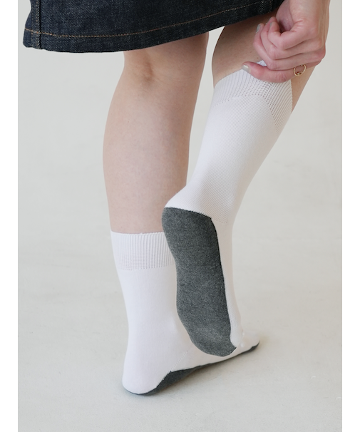 足底汚れが目立たない白ソックス