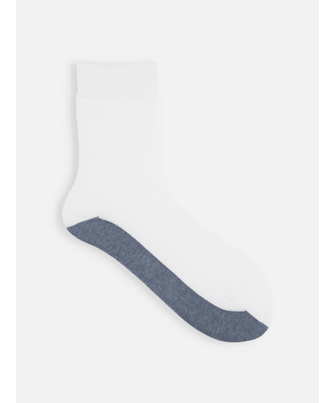 足底汚れが目立たない白ソックス