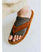 【Tabio MEN】吸水速乾性と温度調整機能を兼ね備えた、新発想のトングソックス