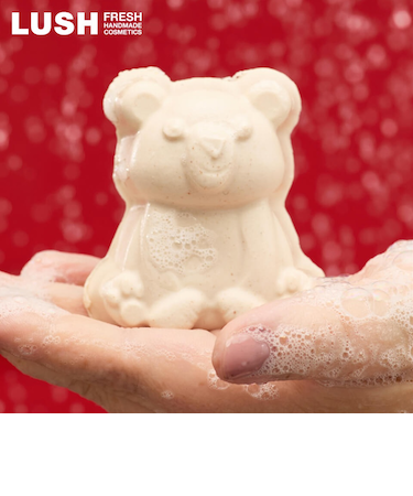 LUSH スノーベア ソープ クリスマス 限定 2025 オーツミルク カカオバター 固形石鹸 人気 かわいい ヴィーガン コスメ ラッシュ 公式