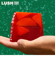 LUSH クリスマスベリー ソープ クリスマス 限定 2025 クランベリー オレンジ 固形石鹸 人気 かわいい ヴィーガン コスメ ラッシュ 公式