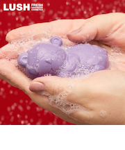 LUSH スリーピーベア シャワージェリー クリスマス 限定 2025 ソープ 石鹸 人気 かわいい ヴィーガン コスメ ラッシュ 公式