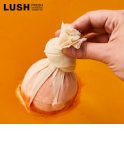 LUSH たき火 ボム バスボム 入浴剤 スパイシー 香り パチパチ 音 ハロウィン 数量限定 ギフト プレゼント お風呂 保湿 リラックス 癒やし ラッシュ 公式