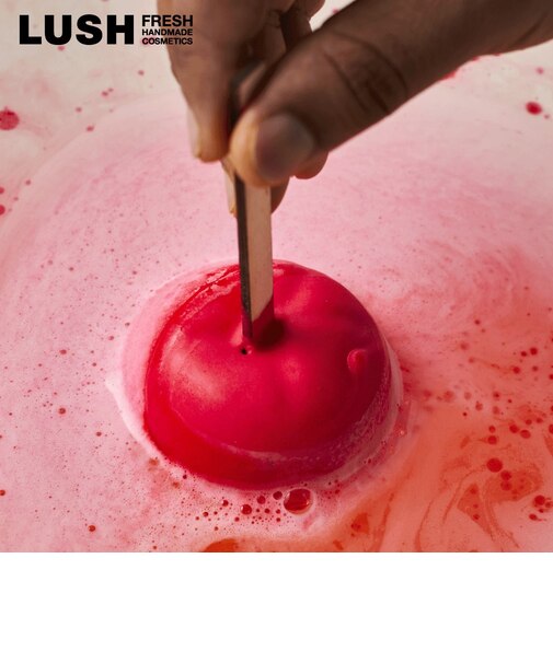 LUSH フルーツトフィー ボム バスボム 入浴剤 ハロウィン 数量限定 ギフト プレゼント りんご 甘い 香り フルーツ お風呂 保湿 癒やし コスメ ラッシュ 公式
