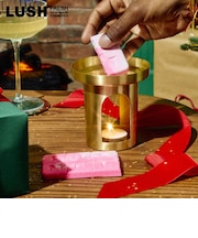 LUSH スノーフェアリー メルト アロマメルト アロマキャンドル クリスマス 数量限定 ギフト プレゼント 芳香 部屋 甘い 香り 癒やし 潤い ラッシュ 公式