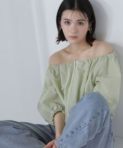 ホックディテールオフショルブラウス*