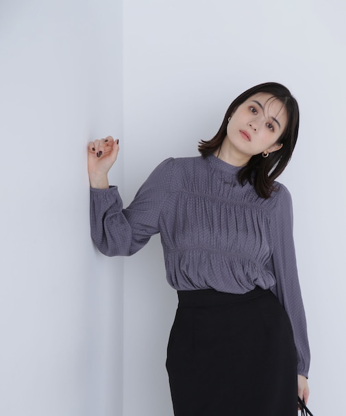 シャーリングデザインブラウス