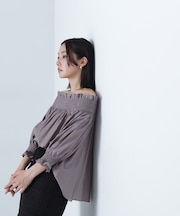シャーリングオフショルブラウス*