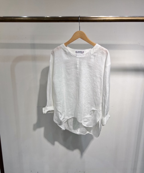 フレンチリネンVネックブラウス